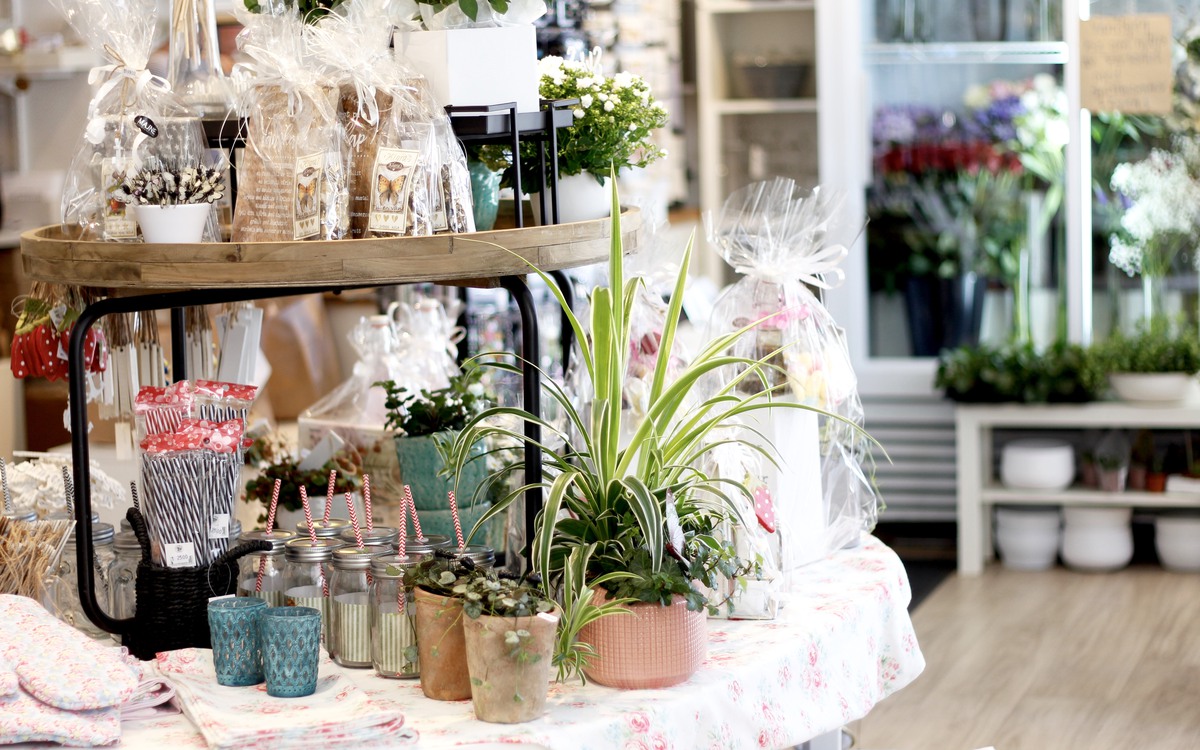 Blommor inne på Butik Majne i Oskarshamn