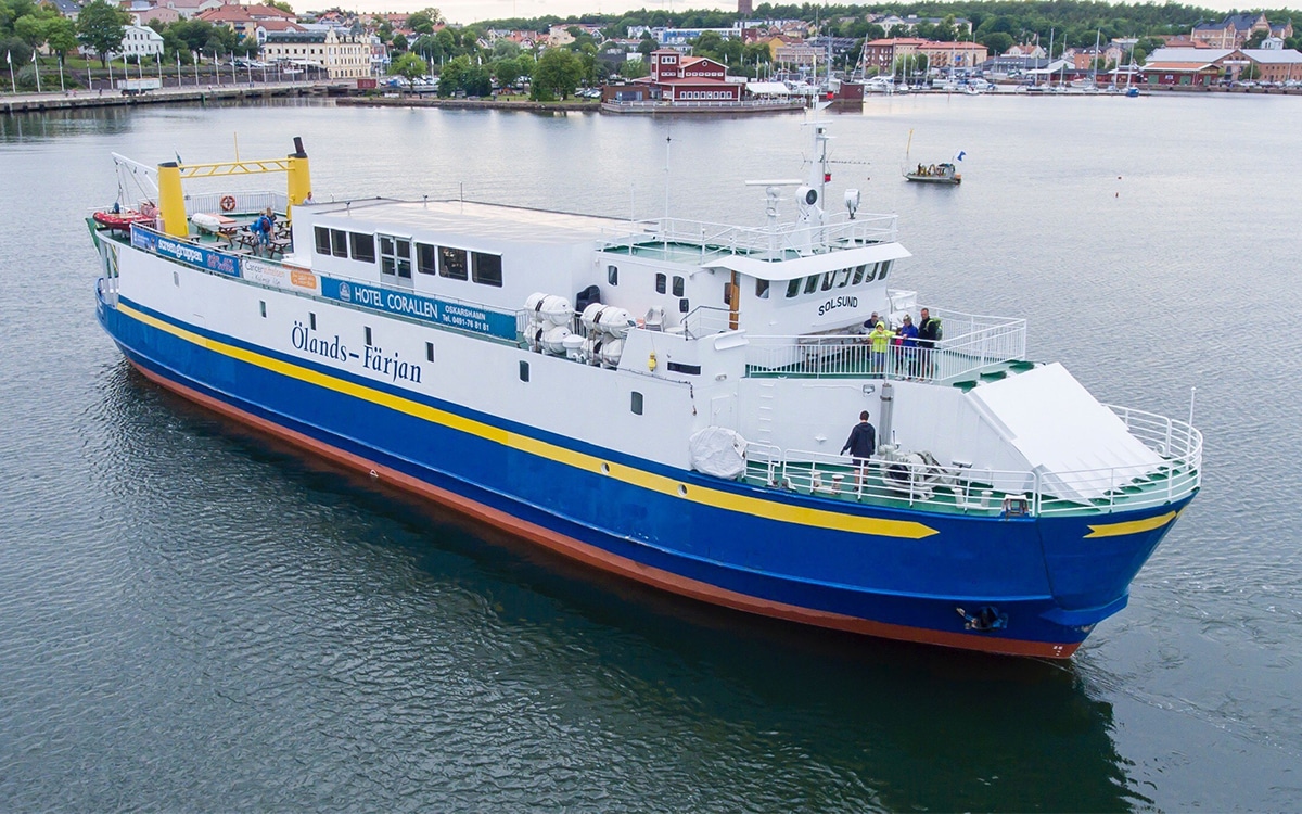 Flygfoto på Ölandsfärjan i Oskarshamns hamn