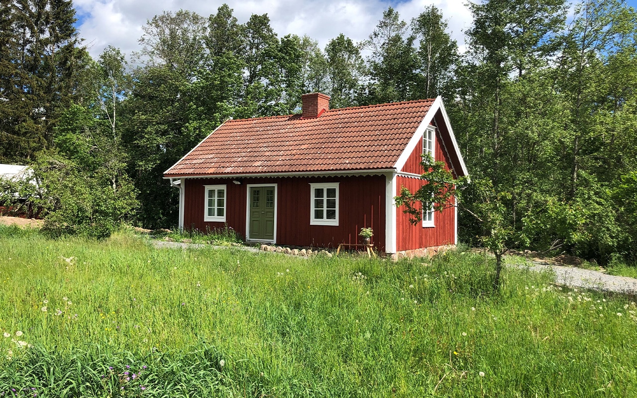 Utanför Kristdala finns denna fina stuga i lantlig miljö