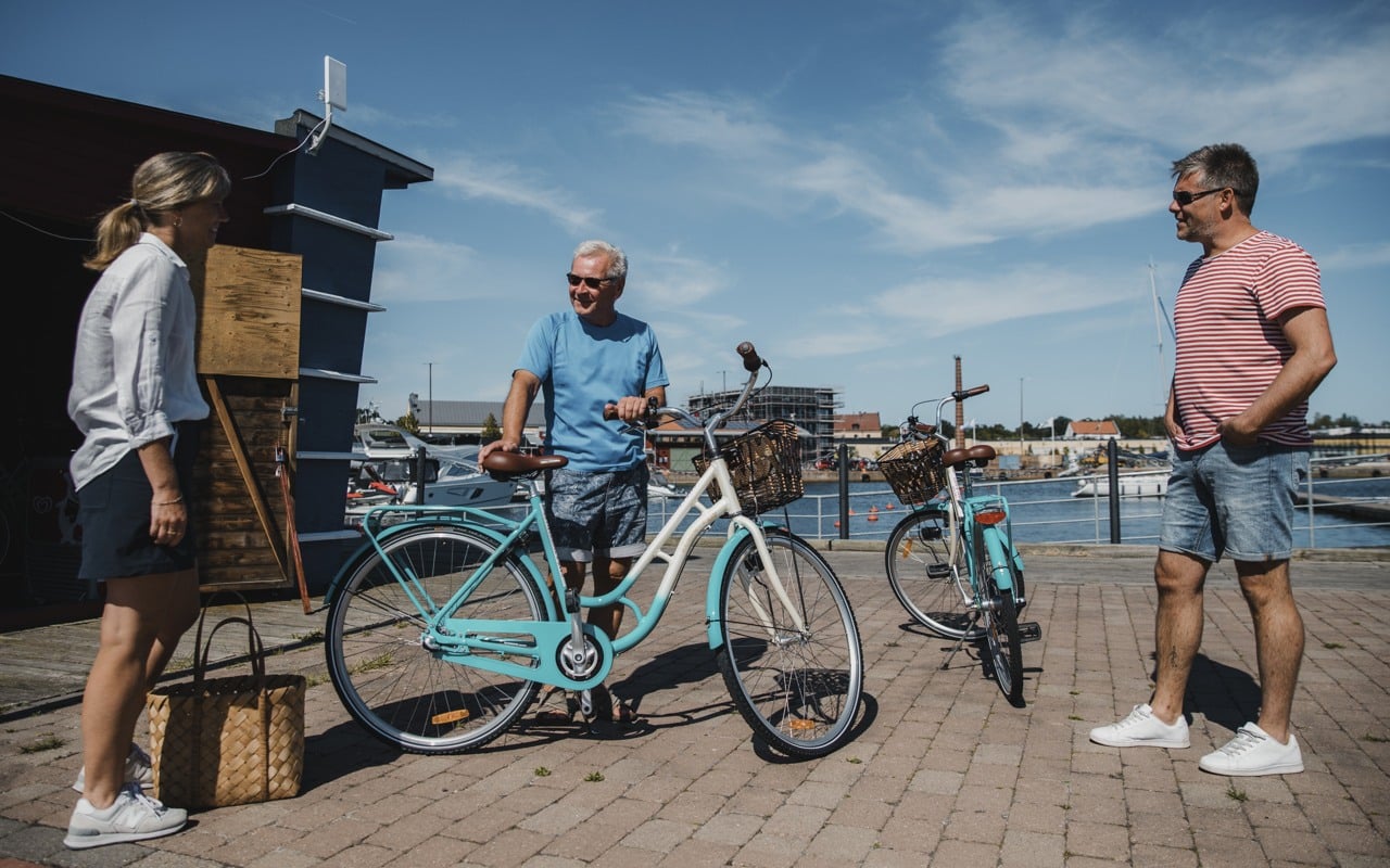 I Oskarshamns hamn bedrivs sjömack och cykeluthyrning.