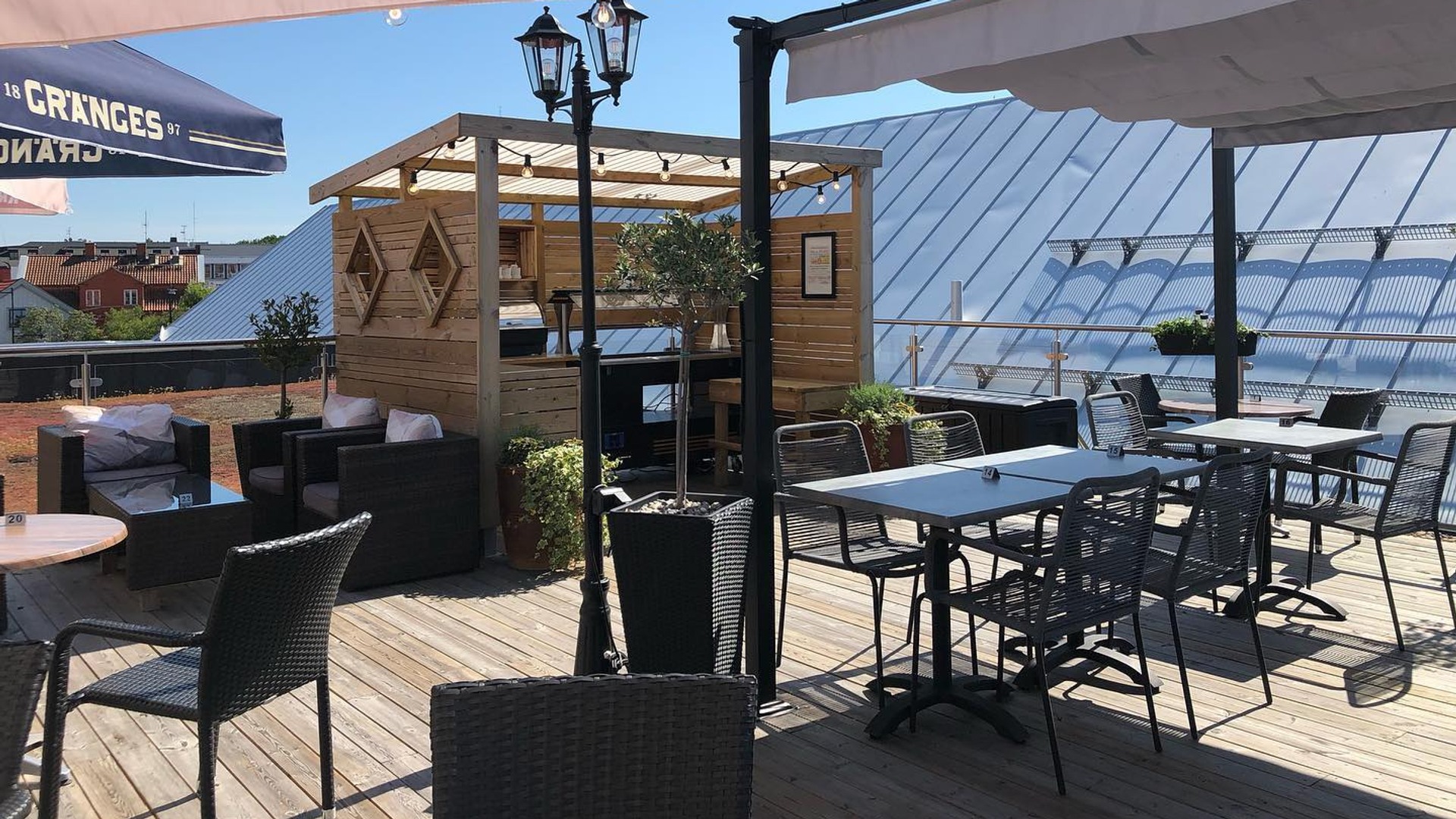 Bild på uteserveringen till restaurang Fingerkroken i Oskarshamn
