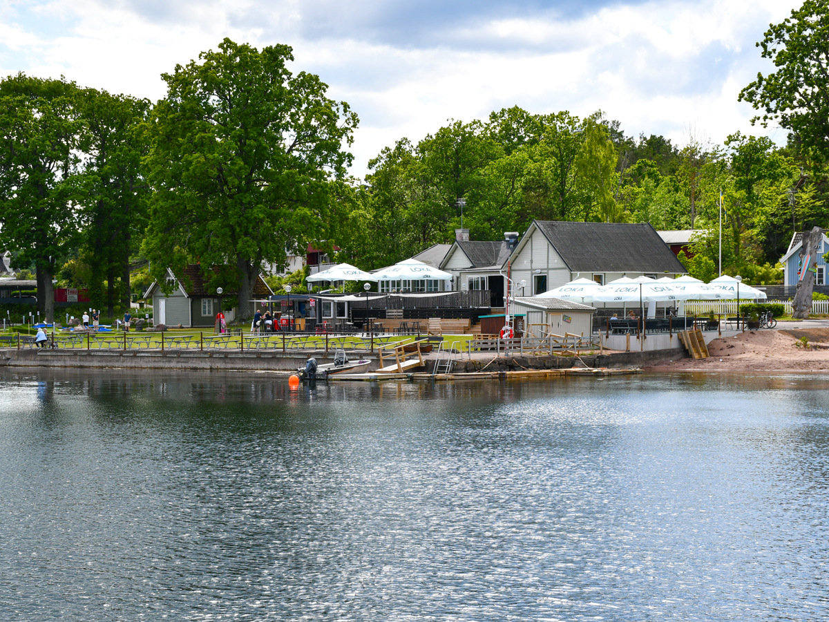 Bild på havet och restaurangen i Havslätt, Oskarshamn