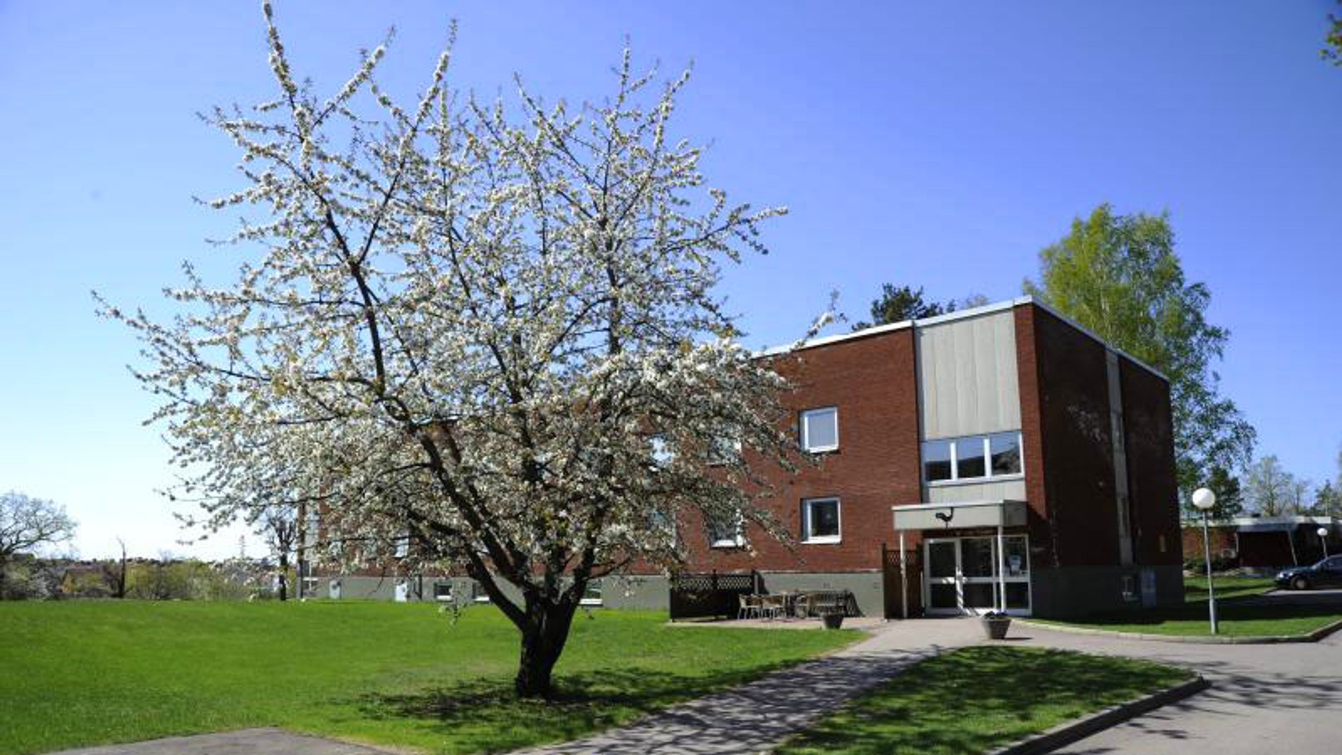 Utanför Logi Tuppen, Restaurang på Folkhögskolan i Oskarshamn