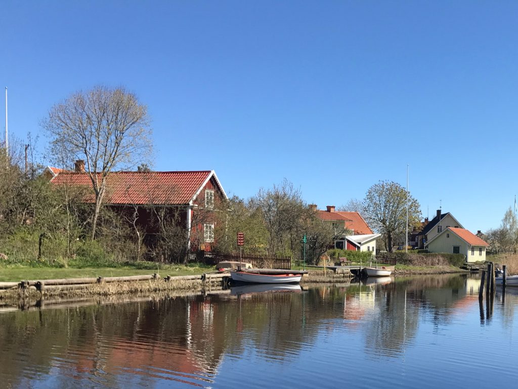 Hus vid vattnet i Figeholm