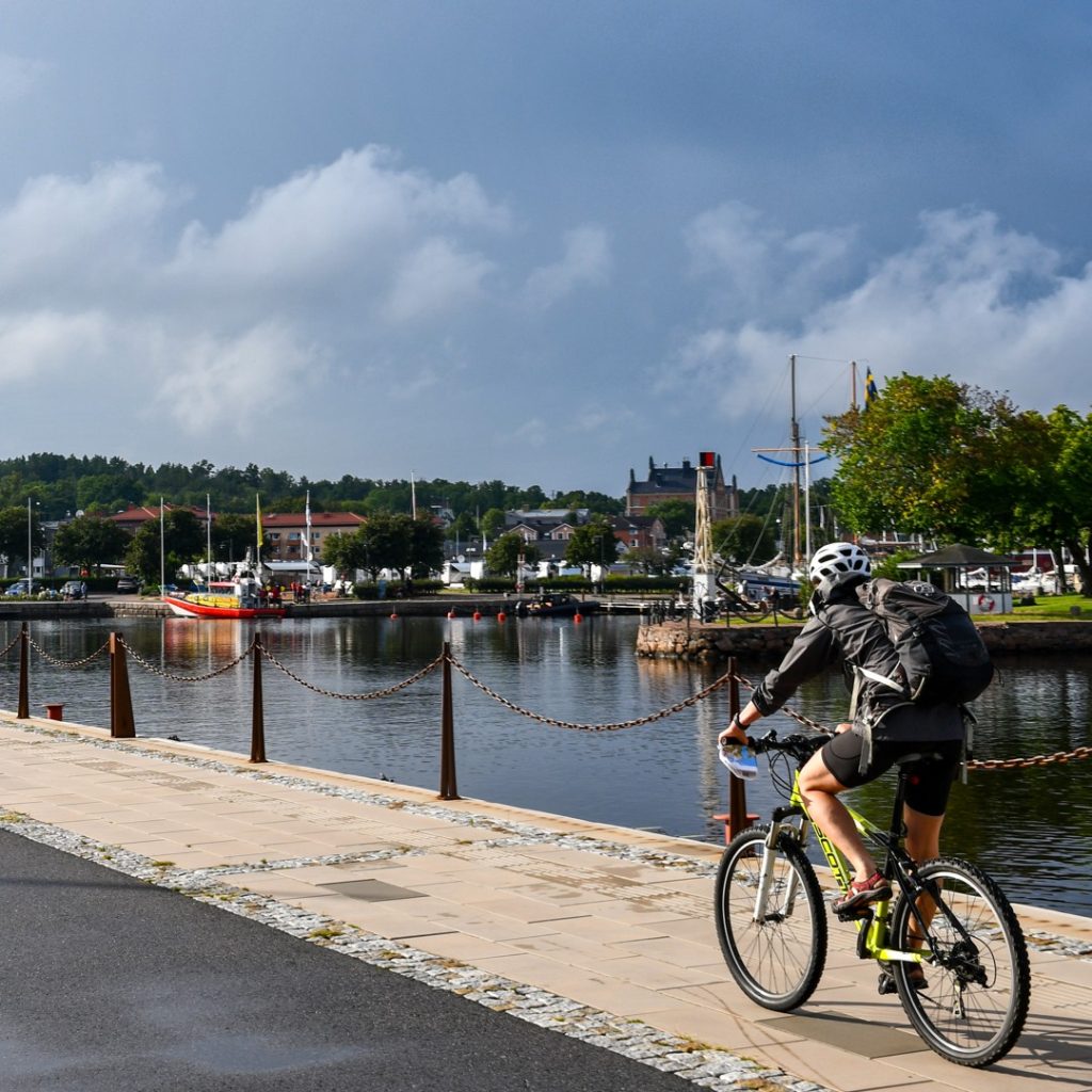Cyklist vid Oskarshamns hamn