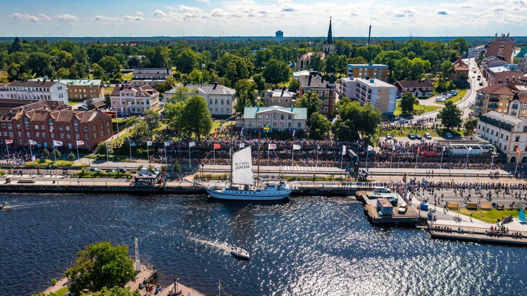 Drönarbild på hamnen i Oskarshamn under evenemanget O-Ringen