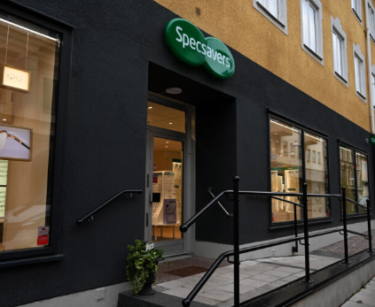 Bild utanför Specsavers i Oskarshamn