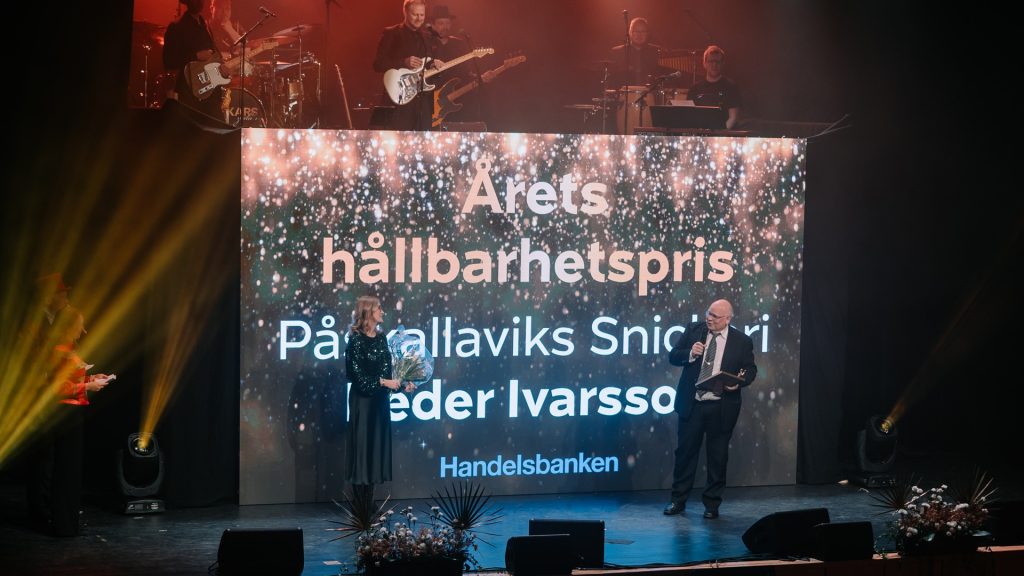 Peder Ivarsson tar emot årets hållbarhetspris på Oskarsgalan 2024.