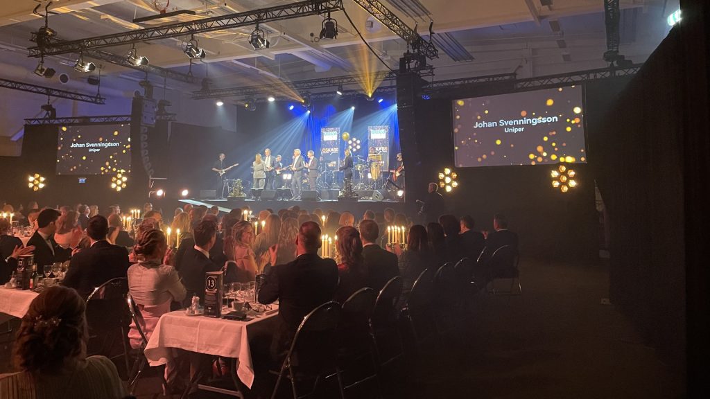 Johan Svenningsson tar emot pris som årets regionutvecklare på Oskarsgalan 2022.