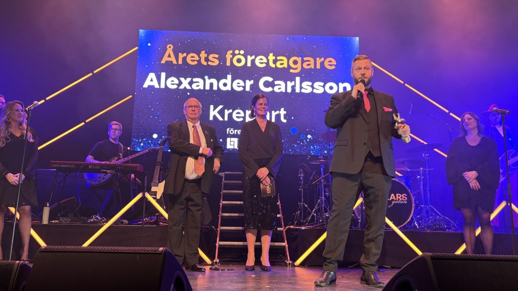 Alexander Hall tar emot pris som årets företagare på Oskarsgalan 2025.