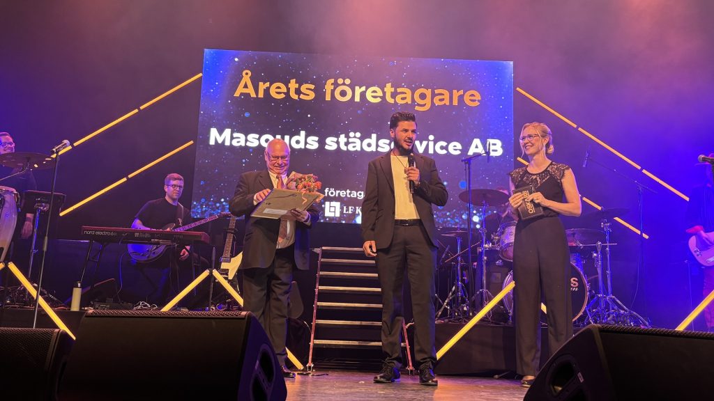 Massouds städservice tar emot pris som årets unga företagare på Oskarsgalan.