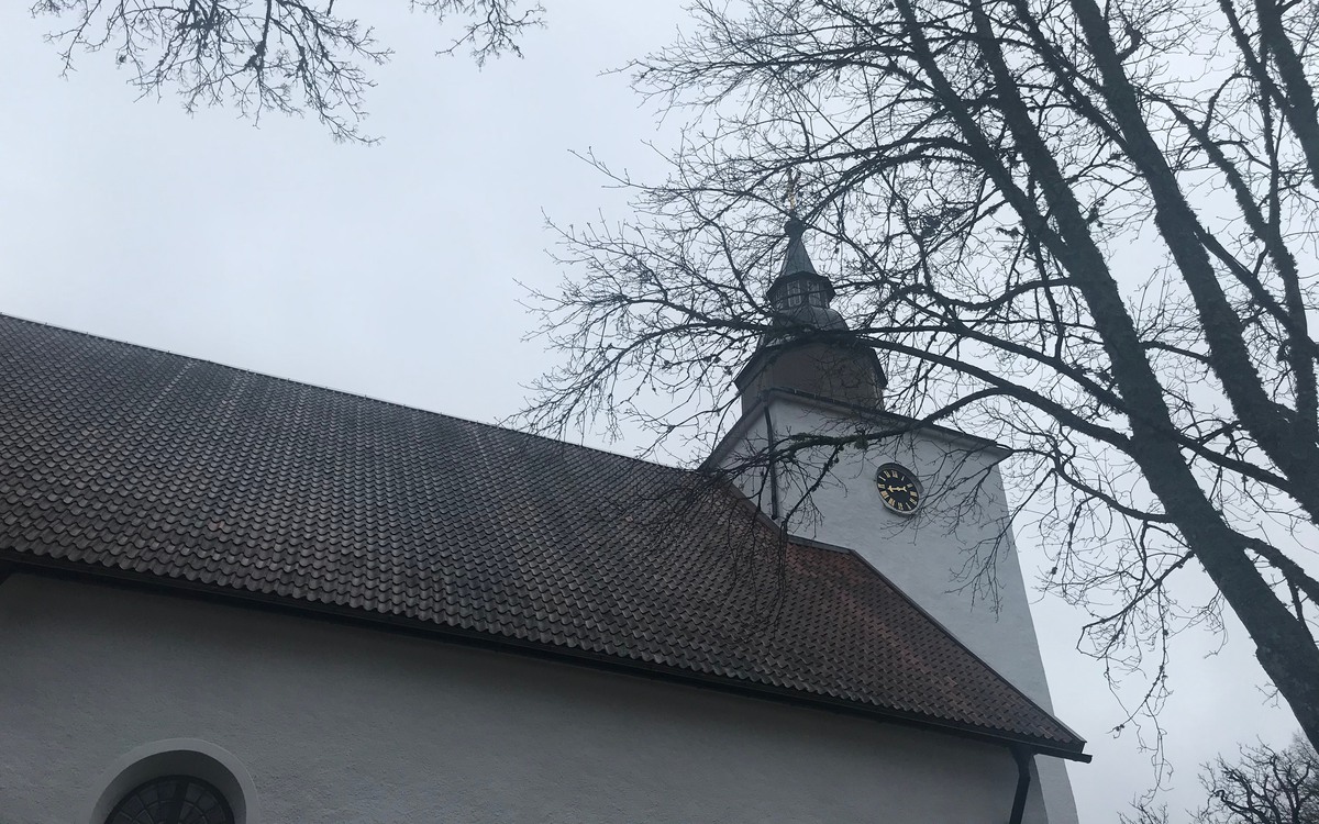 Utsidan av Döderhults kyrka