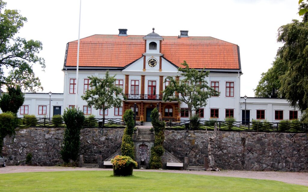 Utsidan på Fredriksbergs Herrgård i Oskarshamn