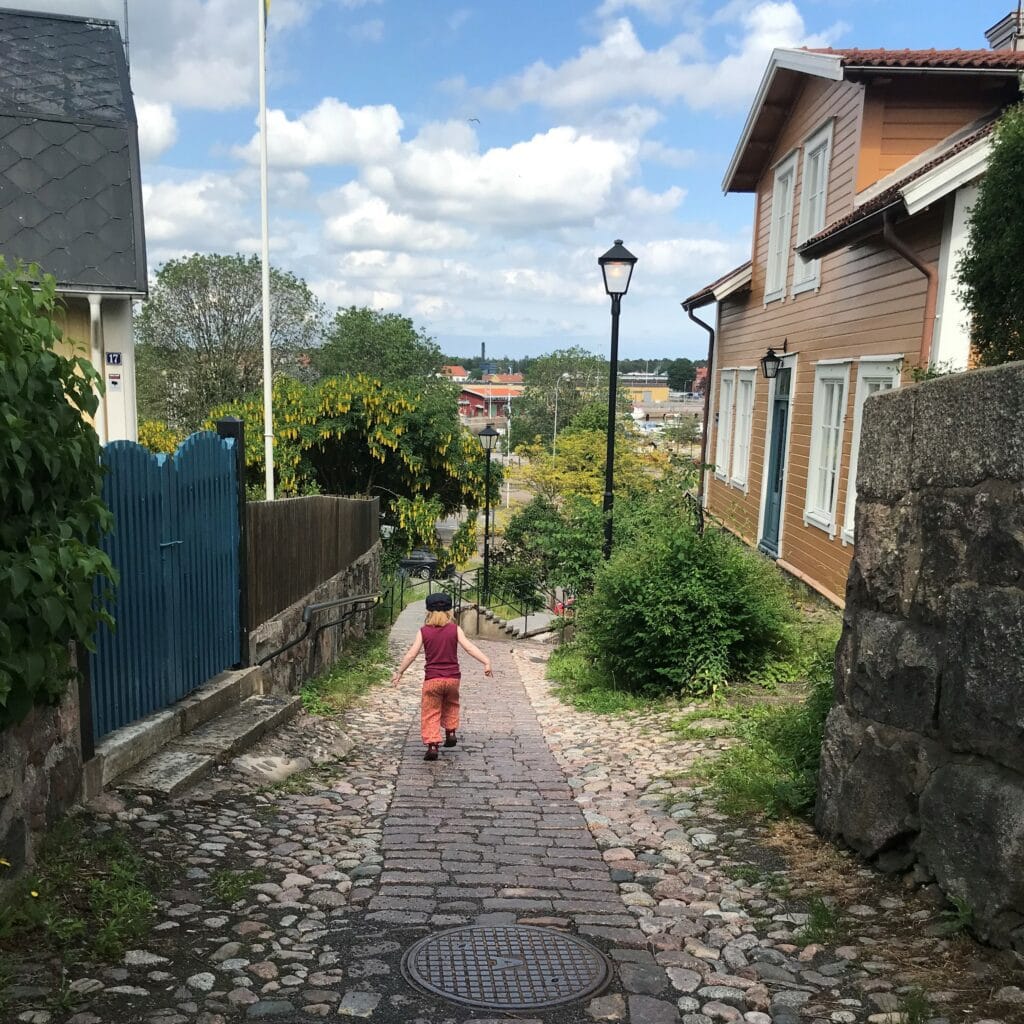 Flicka som går i Besväret i Oskarshamn.